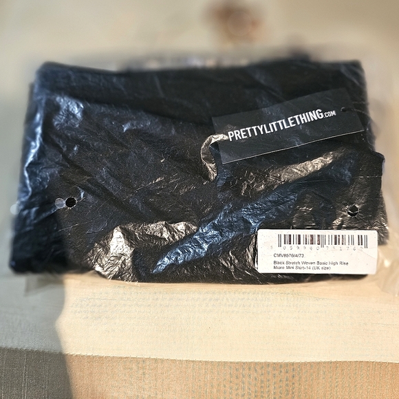 NWT PrettyLittleThing Black Stretch Woven Basic High Rise Micro Mini Skirt - Picture 4 of 6